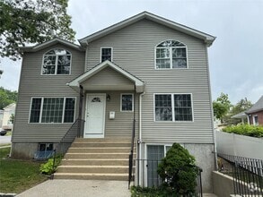 Building Photo - 40 Linwood Rd N