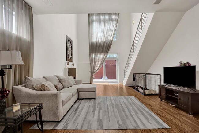 Foto del edificio - 1615 N Campbell Ave