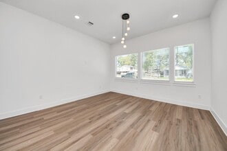 Building Photo - 8106 Locksley Rd