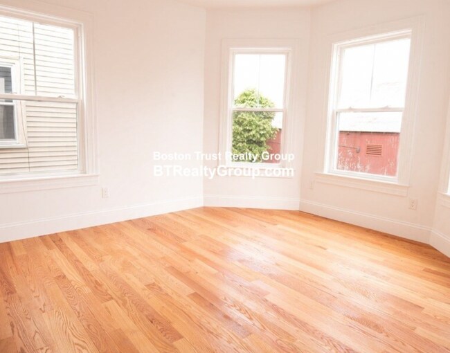 Building Photo - 8 Brookside Ave