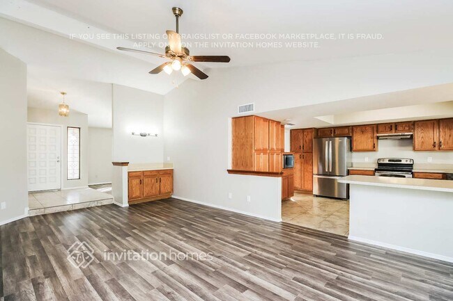 Foto del edificio - 3338 E Grove Ave