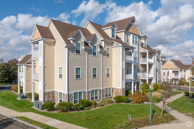 Foto del edificio - Summit Place - 1 Month Free, Open House 11/15