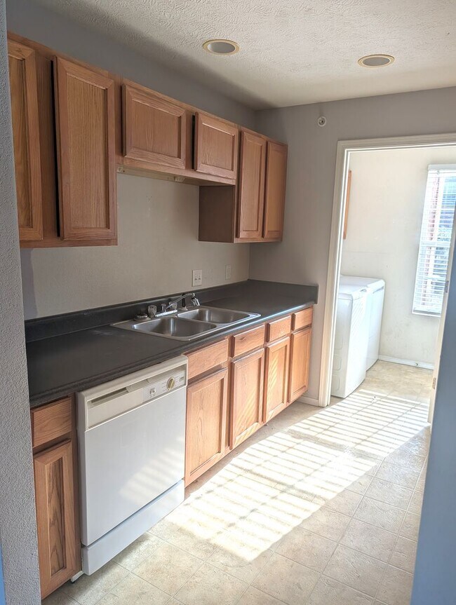 Foto del edificio - Walk-In Level 3 Bedroom, 2 Bath Condo in The Vineyards!