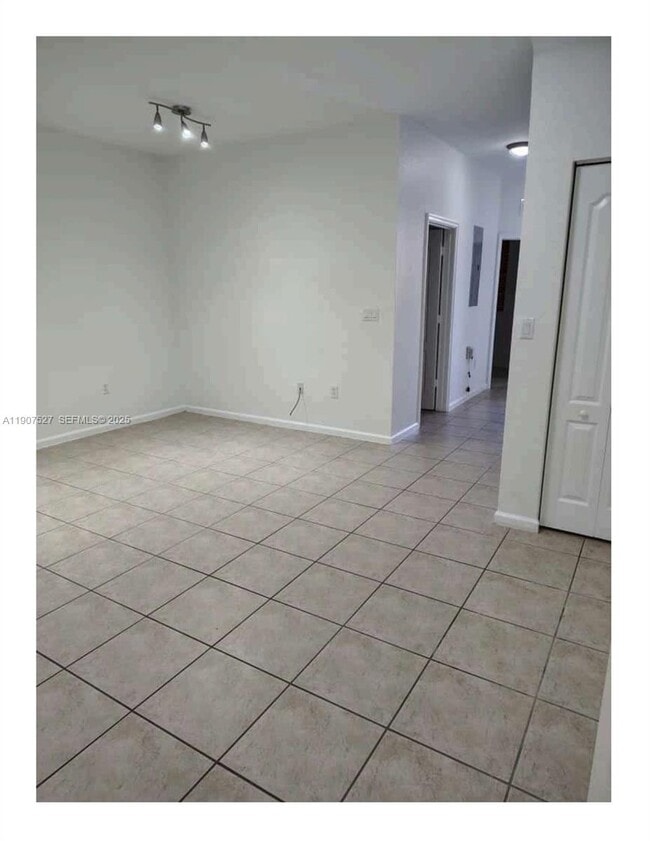 Foto del edificio - 21207 NW 14th Pl