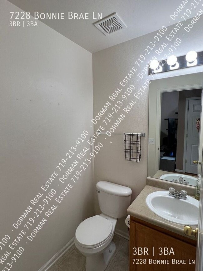 Foto del edificio - 7228 Bonnie Brae Ln