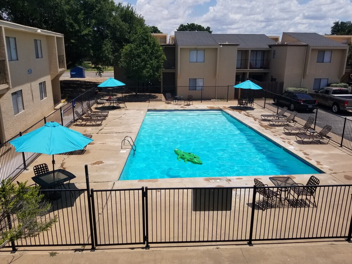 Building Photo - 3502 Wildewood Dr