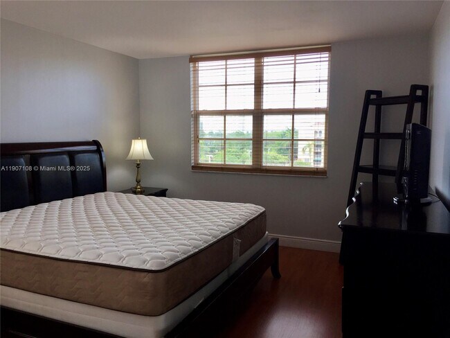 Foto del edificio - 19555 E Country Club Dr