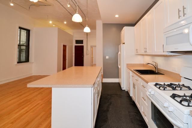 Building Photo - 3616 W Wrightwood Ave
