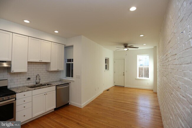 Building Photo - 3448 Roland Ave