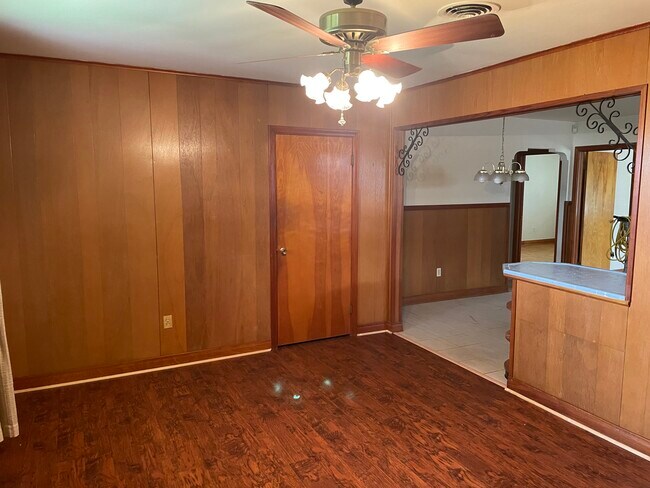 Building Photo - 1129 Aurora Ave