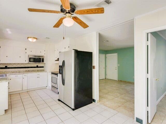 Building Photo - 2824 Meadowbrook Dr