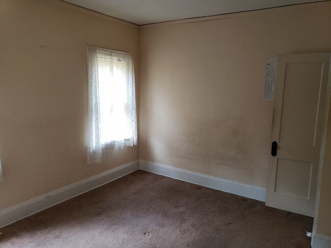 Foto del edificio - 2541 N. 49th Street - 2 Bedroom Upper