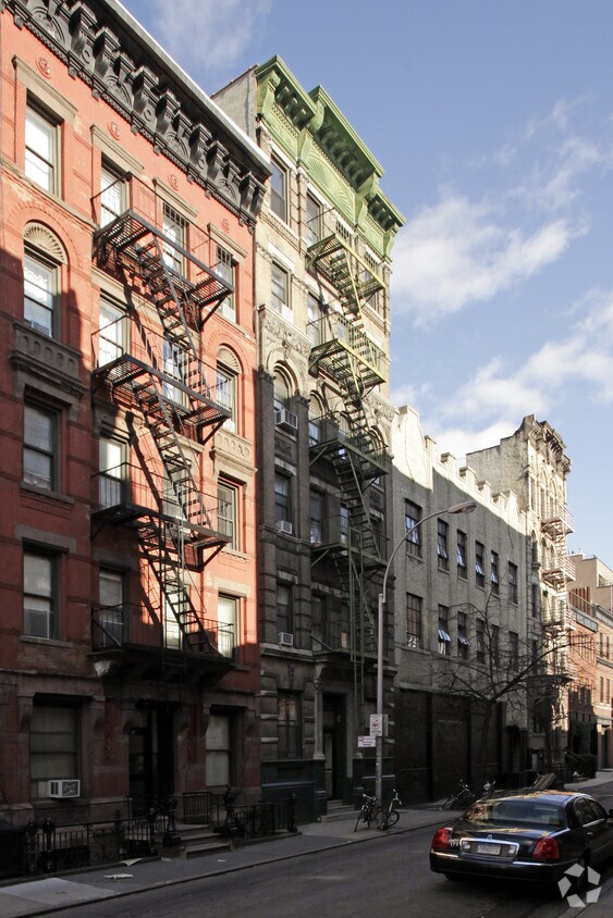 Primary Photo - 21 Leroy St