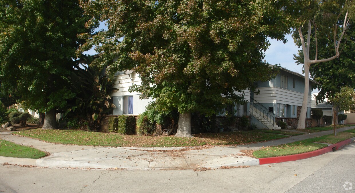 Primary Photo - 137-149 S Barranca Ave