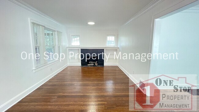Building Photo - Charming 3 Bed, 1.5 Bath Home with Charact...