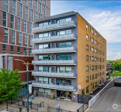 Building Photo - 710 Spadina Ave.