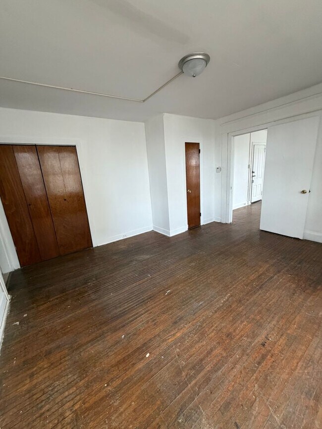 Building Photo - 49 S Front St