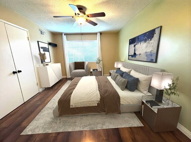 Building Photo - 2057 Royalty Dr