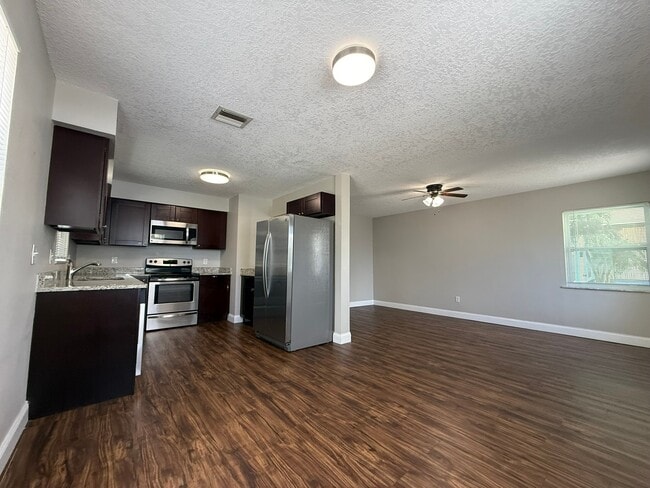 Foto del edificio - 2 Bed/1 Bath - Unit 8