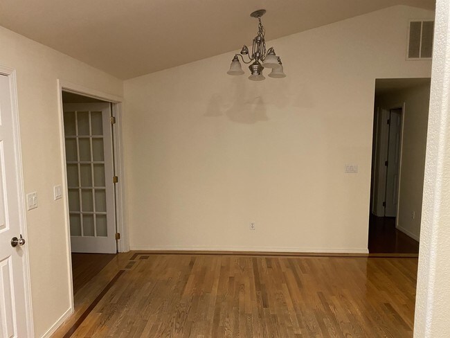 Foto del edificio - 1300 W Targee St