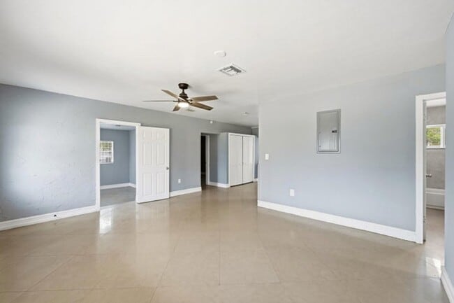 Foto del edificio - 740 E Evanston Cir