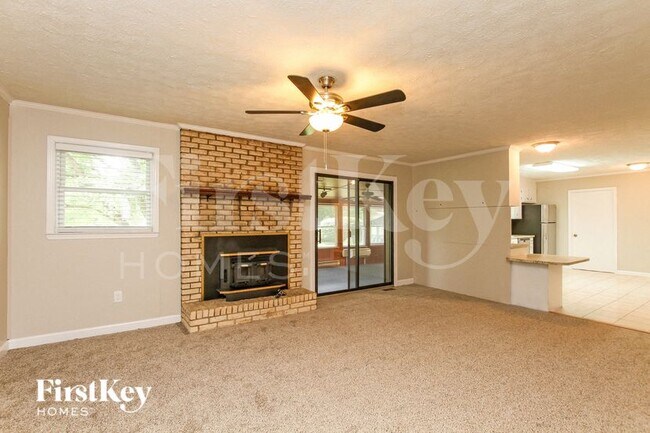 Building Photo - 6235 Lynwood Dr NW