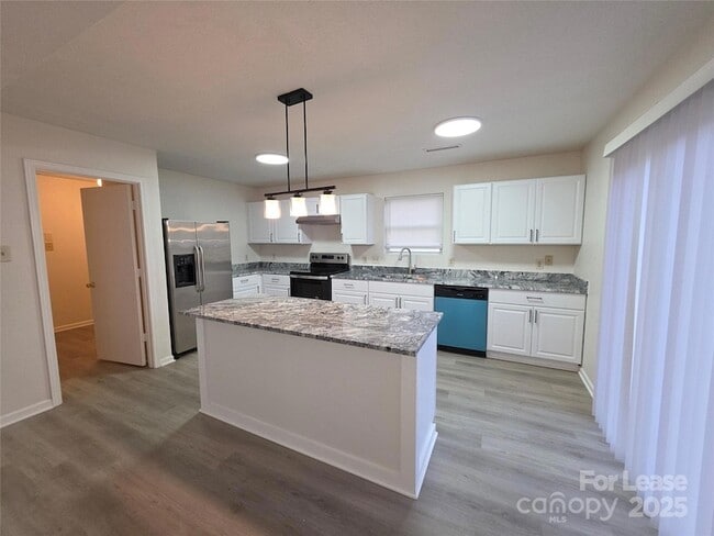 Building Photo - 7014 Sycamore Grove Ct