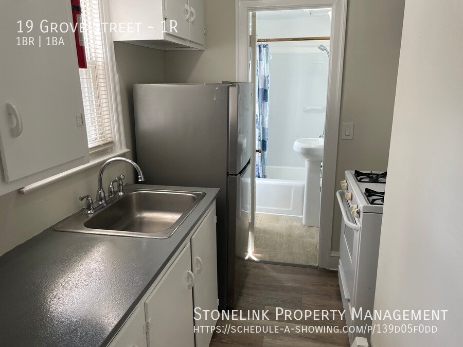 19 Grove St Unit 1R, Pawtucket, RI 02860 Room for Rent in Pawtucket