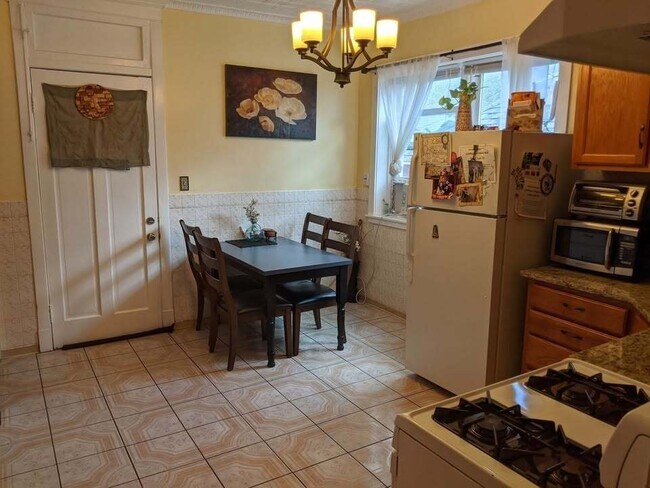 Foto del edificio - 2131 N Lorel Ave