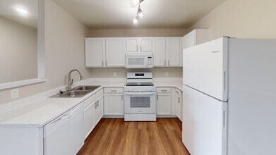 Building Photo - Highclere Apartments