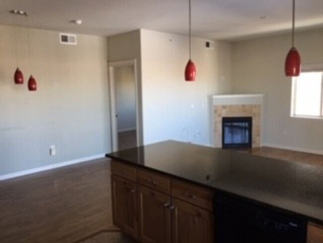 Foto del edificio - Stunning Clocktower Penthouse Condo with mountain views!