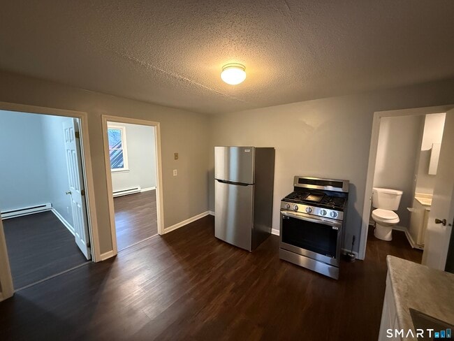 Building Photo - 52 Crown St