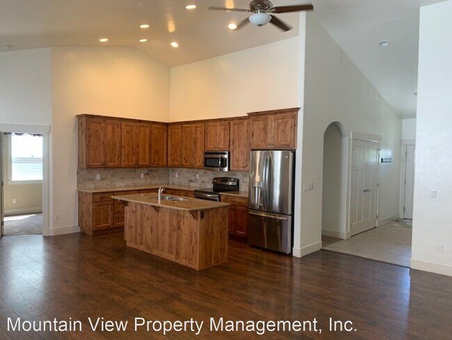 Building Photo - 3 br, 2 bath House - 21334 Livingston Dr.