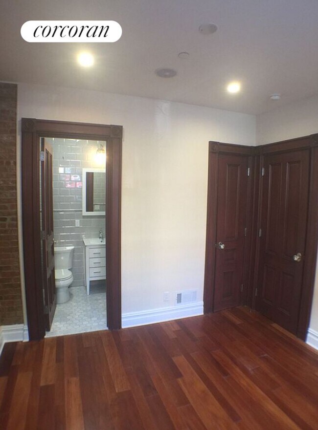 Foto del edificio - 246 W 121st St