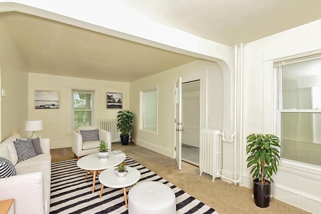 Building Photo - Newly Renovated Single Family Home - GREAT...