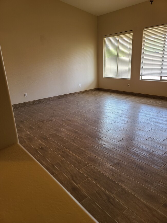 Building Photo - 3233 E Blue Ridge Way