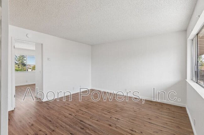 Foto del edificio - 1221 B St