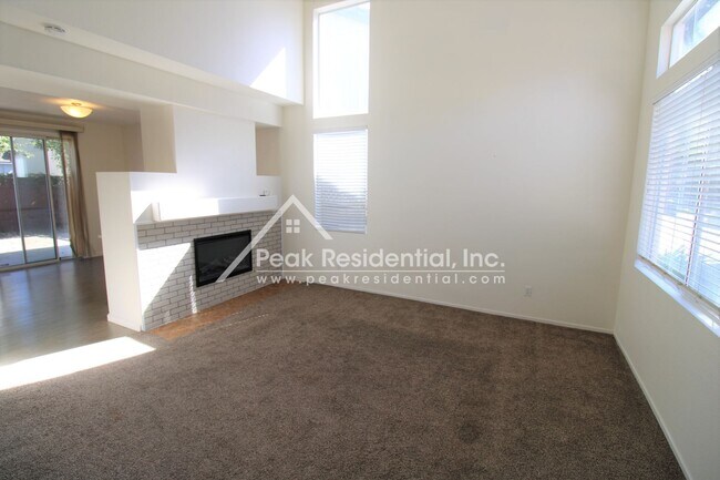 Foto del edificio - Very Nice 3bd/2.5ba Elk Grove House with 2 Car Garage!