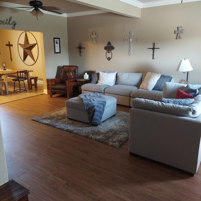 Foto del edificio - 2464 Pleasant Willow Dr