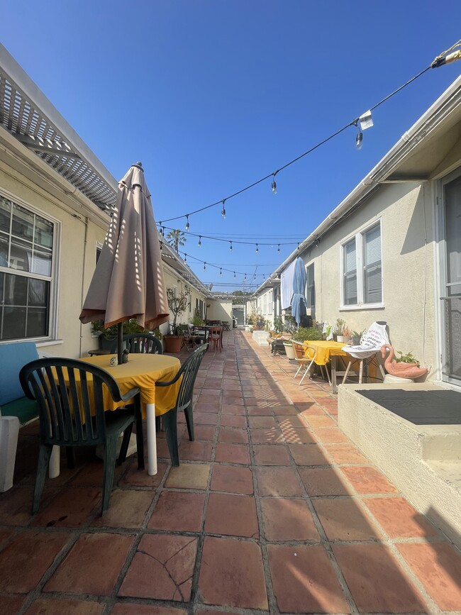 1722 Abbot Kinney Blvd Unit 4, Venice, CA 90291 Apartments in Venice