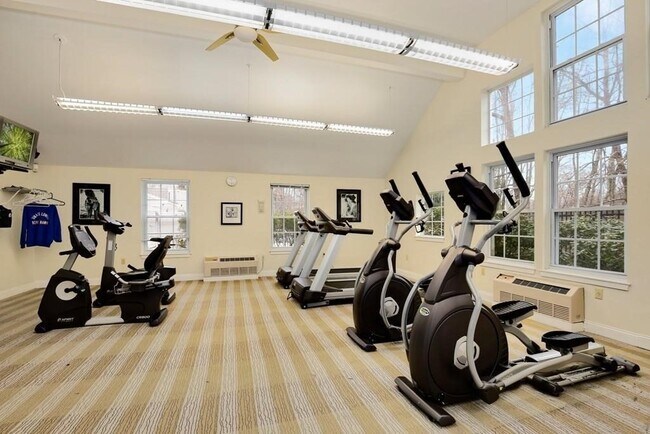 Foto del edificio - 651 Brookside Dr