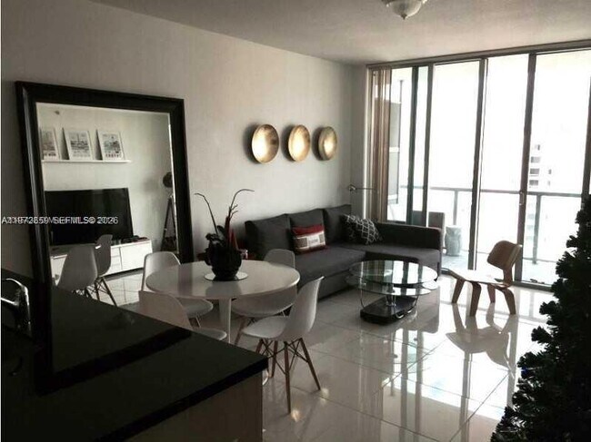 Building Photo - 1111 SW 1st Ave