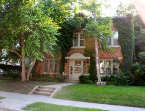 Building Photo - 1122 S Quincy Ave