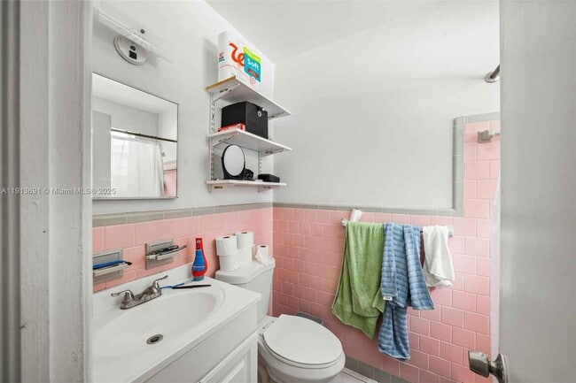 Building Photo - 600 SW 10th St