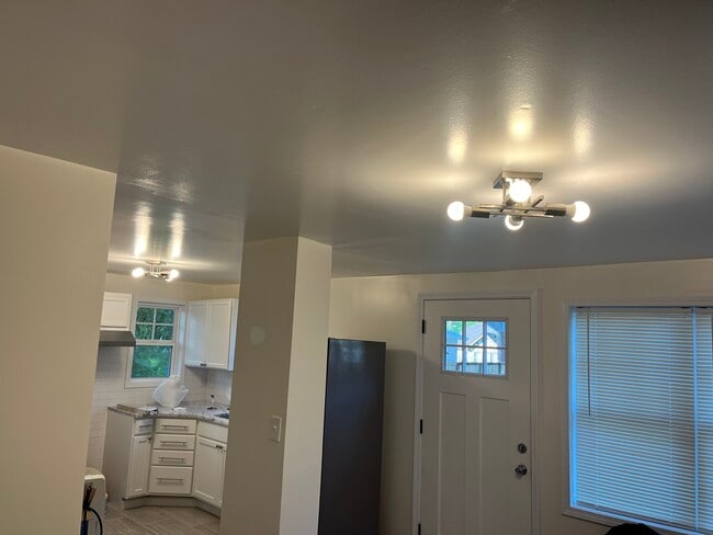 Building Photo - 309 7th St