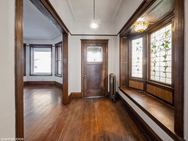 Building Photo - 2053 W Irving Park Rd