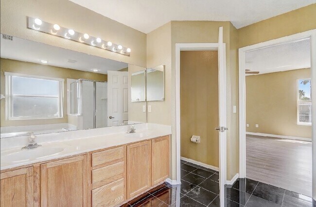 Foto del edificio - 112 Ivy Brook Ct