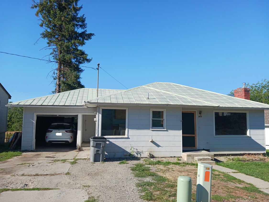 Primary Photo - 904 Garden Homes Dr