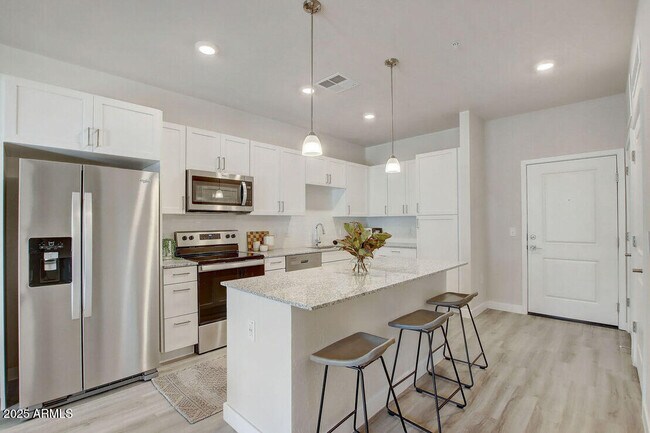 Foto del edificio - 28201 N Black Cyn Hwy