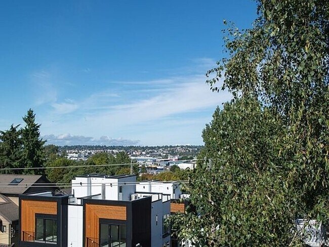 Foto del edificio - Beautifully Updated Queen Anne 2bd 2bath T...